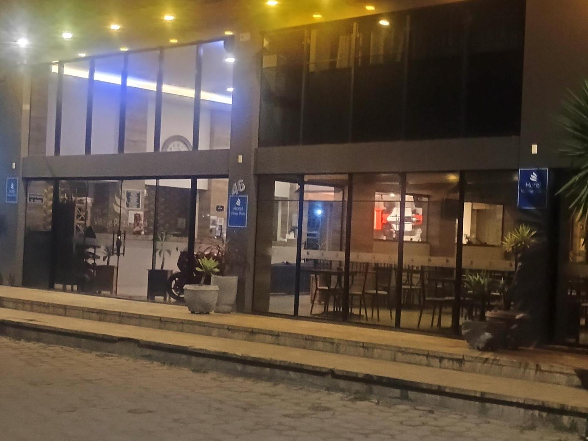 Village Plaza Hotel بارباسينا المظهر الخارجي الصورة