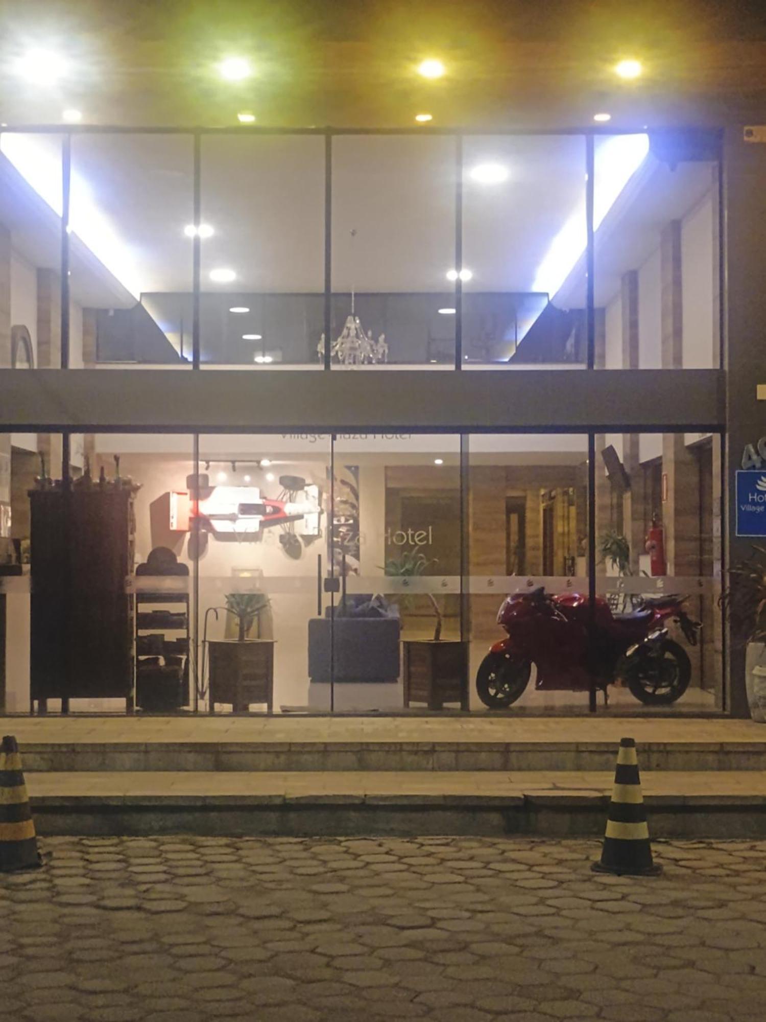 Village Plaza Hotel بارباسينا المظهر الخارجي الصورة